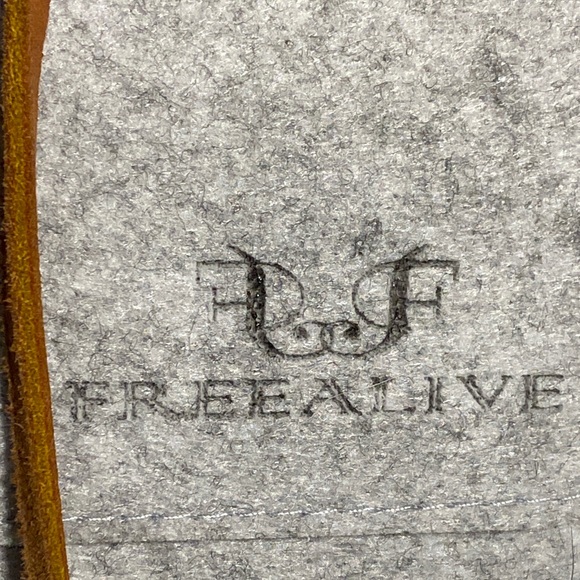 FREE ALIVE Gray and Brown Felt Tote and Clutch Set - Picture 2 of 11